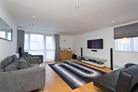 3 bedroom penthouse to rent, Warwick Court, Wimbledon SW20