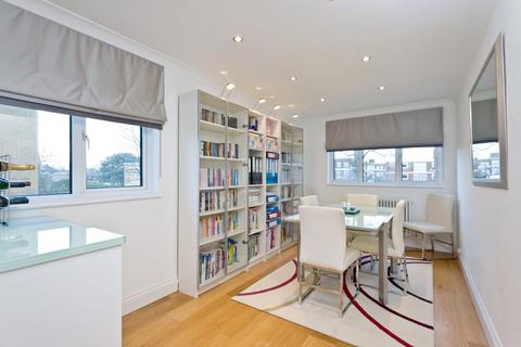 3 bedroom penthouse to rent, Warwick Court, Wimbledon SW20