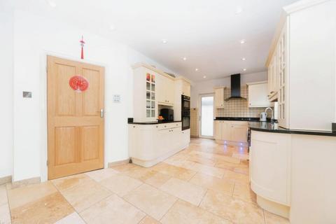 4 bedroom bungalow for sale, Woodside Close, Surbiton KT5