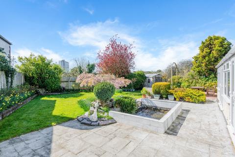 11 Woodside Close, Surbiton, KT5 9JU