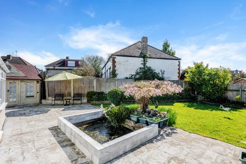 11 Woodside Close, Surbiton, KT5 9JU