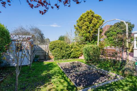 11 Woodside Close, Surbiton, KT5 9JU