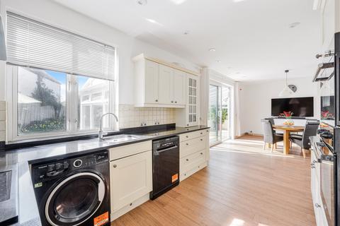 11 Woodside Close, Surbiton, KT5 9JU