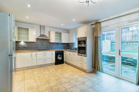 4 bedroom end of terrace house for sale, Clark Spring Court, Leeds LS27