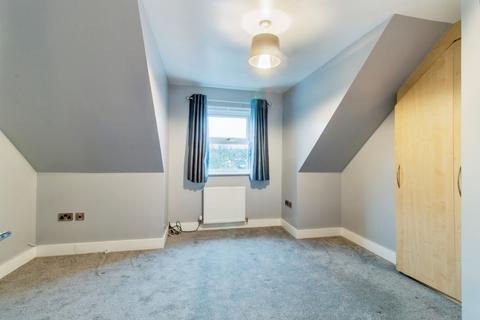 4 bedroom end of terrace house for sale, Clark Spring Court, Leeds LS27