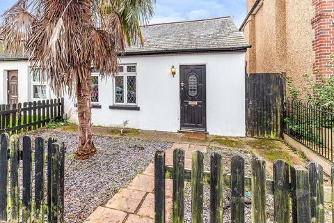 Bond Street, Egham TW20