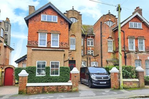 2 bedroom flat to rent, St. Matthews Gardens, East Sussex TN38