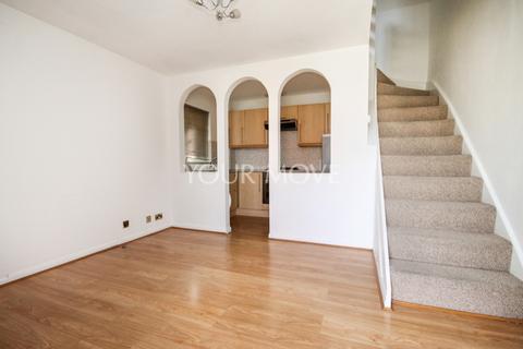 1 bedroom house to rent, Juniper Way, Romford RM3