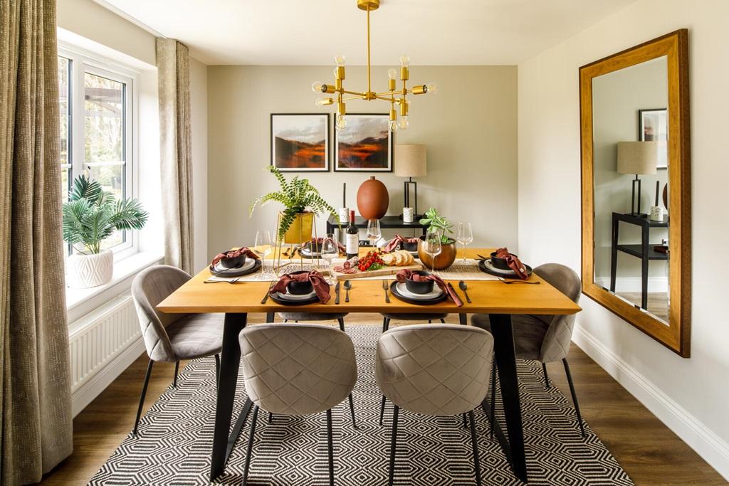 Separate dining room, study or snug