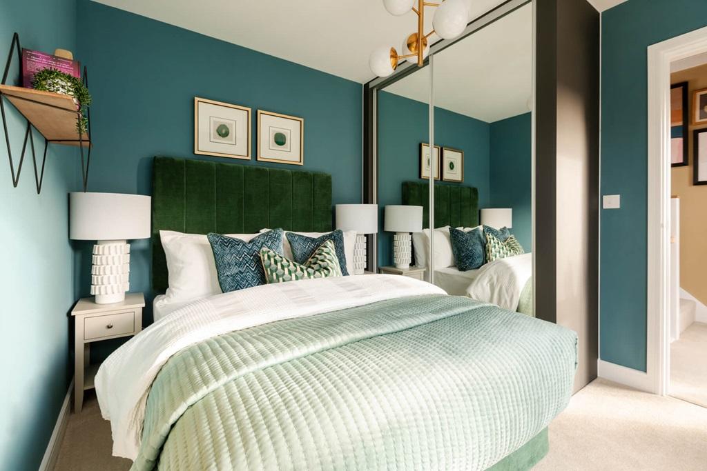 Plenty of wall space for a fitted or...