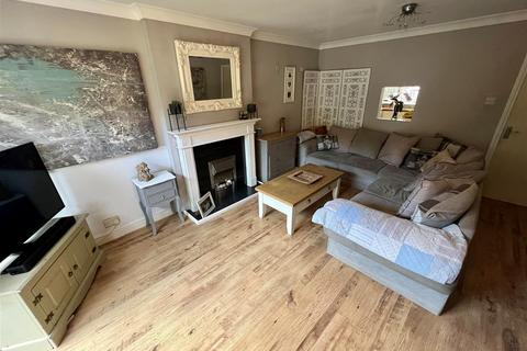 14 Badger Close, Shirley, Solihull, B90 4HR