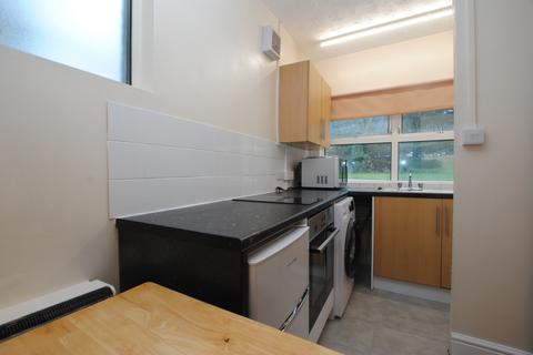 Studio to rent, Castlebar Hill, Ealing, W5