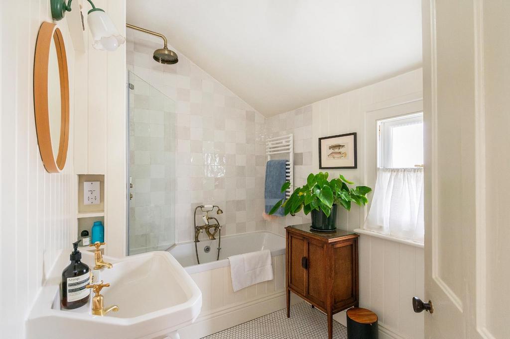 0 B2 RHD - Bathroom C.jpg