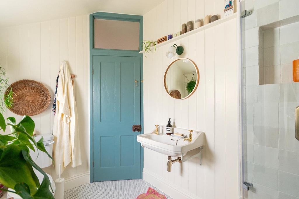 0 B2 RHD - Bathroom A.jpg