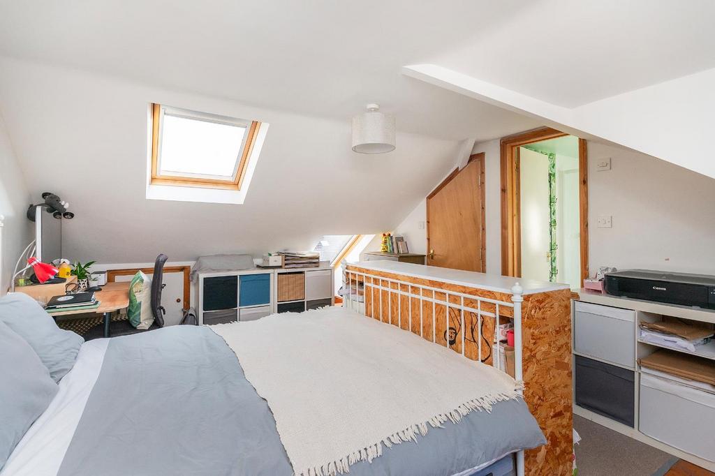 2 W4 WHE - Bedroom L.jpg