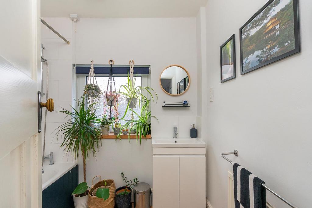 2 W4 WHE - Bathroom C.jpg