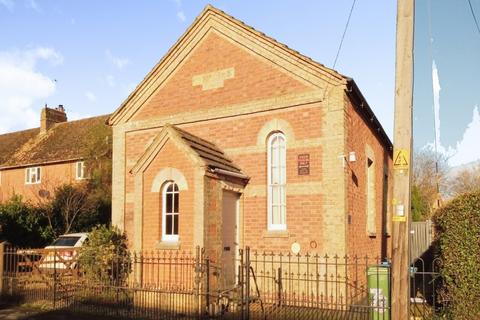 2 bedroom detached house to rent, The Green, Aylesbury HP22