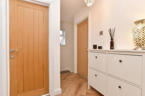 2 bedroom maisonette for sale, Rosebery Avenue, Epsom, Surrey