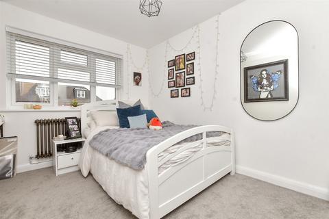 15 Rosebery Avenue, Epsom, KT17 4LB