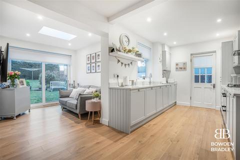 167 Burrow Road, Chigwell, IG7 4NF