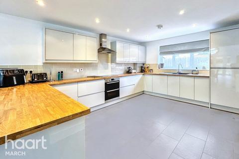 4 bedroom detached house for sale, Silver Street, March