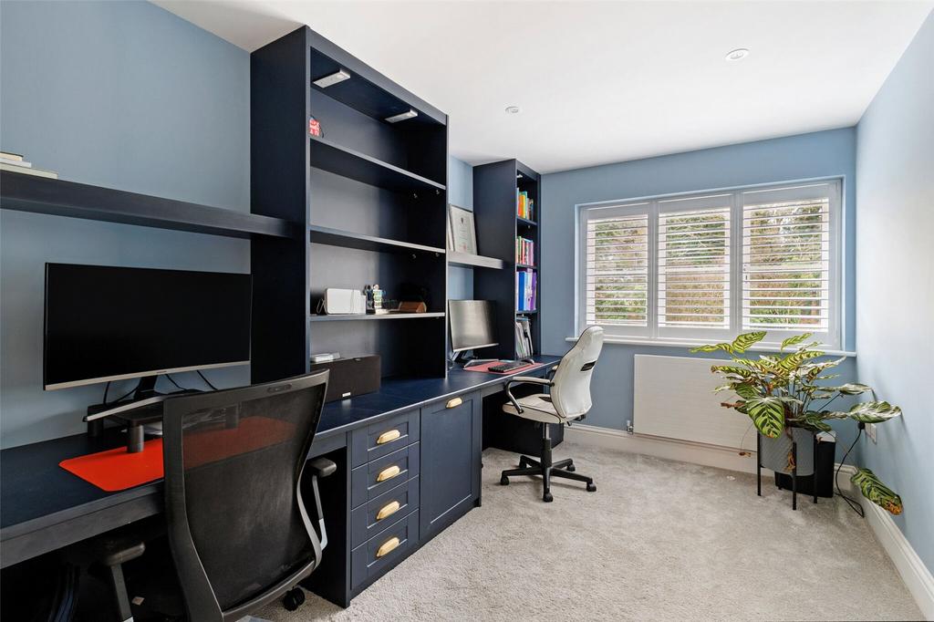 Bedroom 5/Study