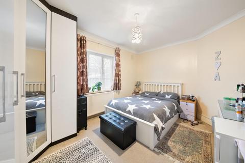 103 Willow Tree Lane, Hayes, UB4 9BL