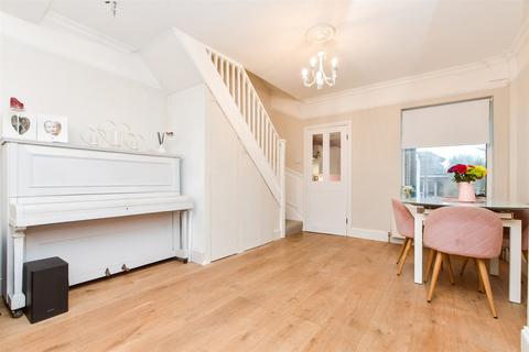 2 bedroom end of terrace house for sale, Dunnings Road, East Grinstead RH19