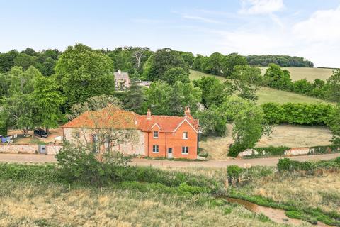 undefined, Chain Free in Burnham Thorpe