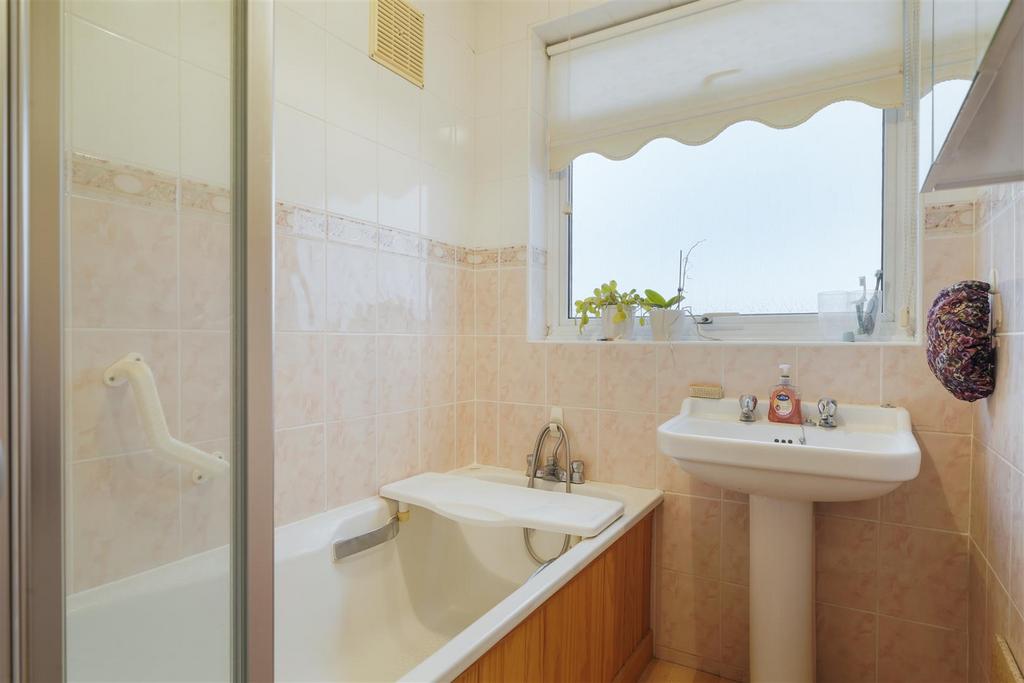64 Wood End Road - vm VDJrnaczw LZKJU5b Z6.jpg