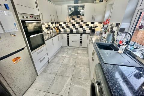 4 bedroom terraced house for sale, Westfield Road, Dudley DY3