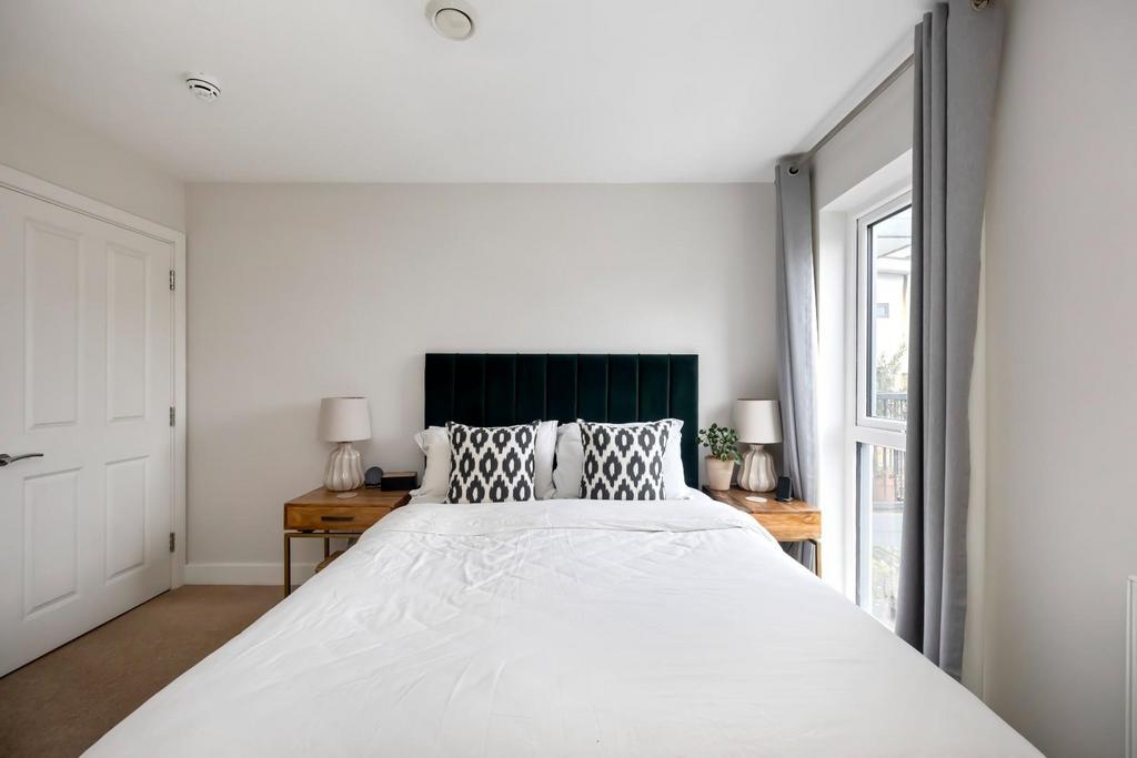 Bedroom (1).JPG