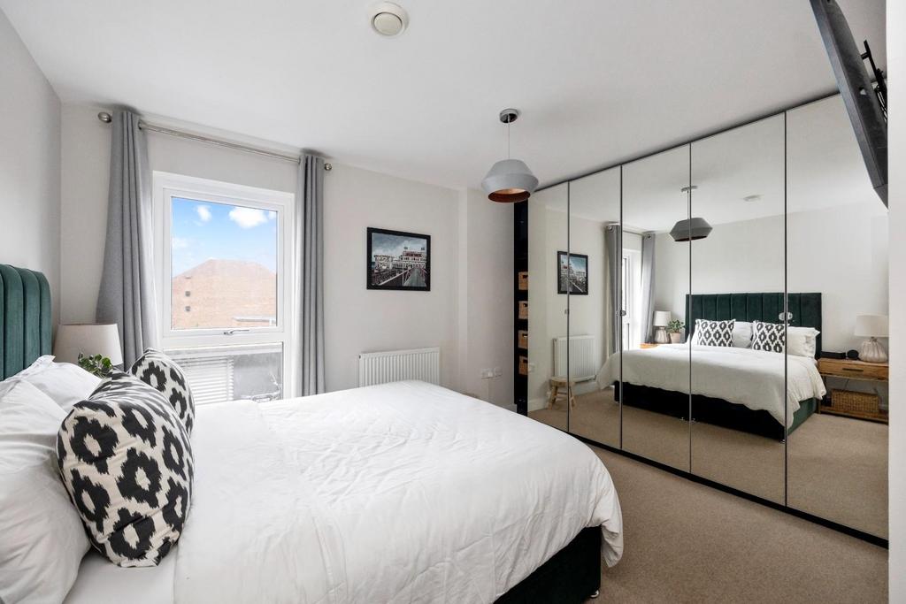 Bedroom (2).JPG