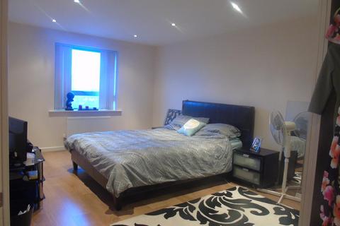 2 bedroom flat to rent, The XChange Building, Watford WD18