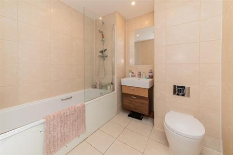 1 bedroom flat to rent, Shearwater Drive, Colindale