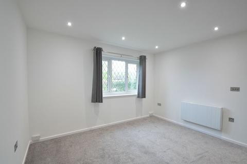 1 bedroom terraced house to rent, Paxton Close, WALTON-ON-THAMES, KT12