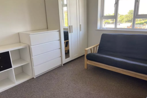 2 bedroom flat to rent, West Horndon, Brentwood CM13