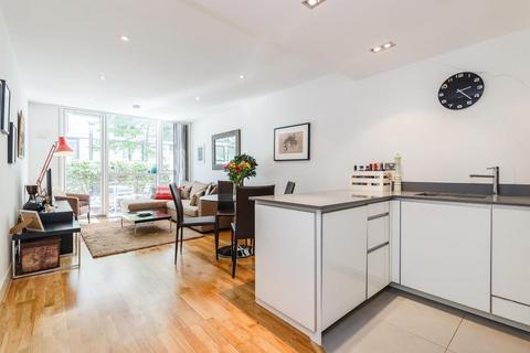 2 bedroom detached house to rent, Times Square, City Quarter, London, E1