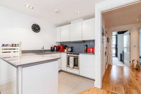 2 bedroom detached house to rent, Times Square, City Quarter, London, E1