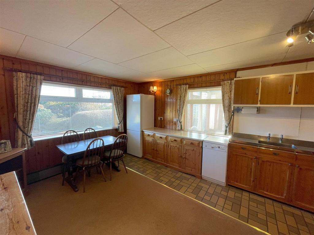 Kitchen 3.jpg