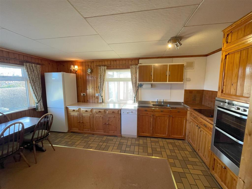 Kitchen 4.jpg