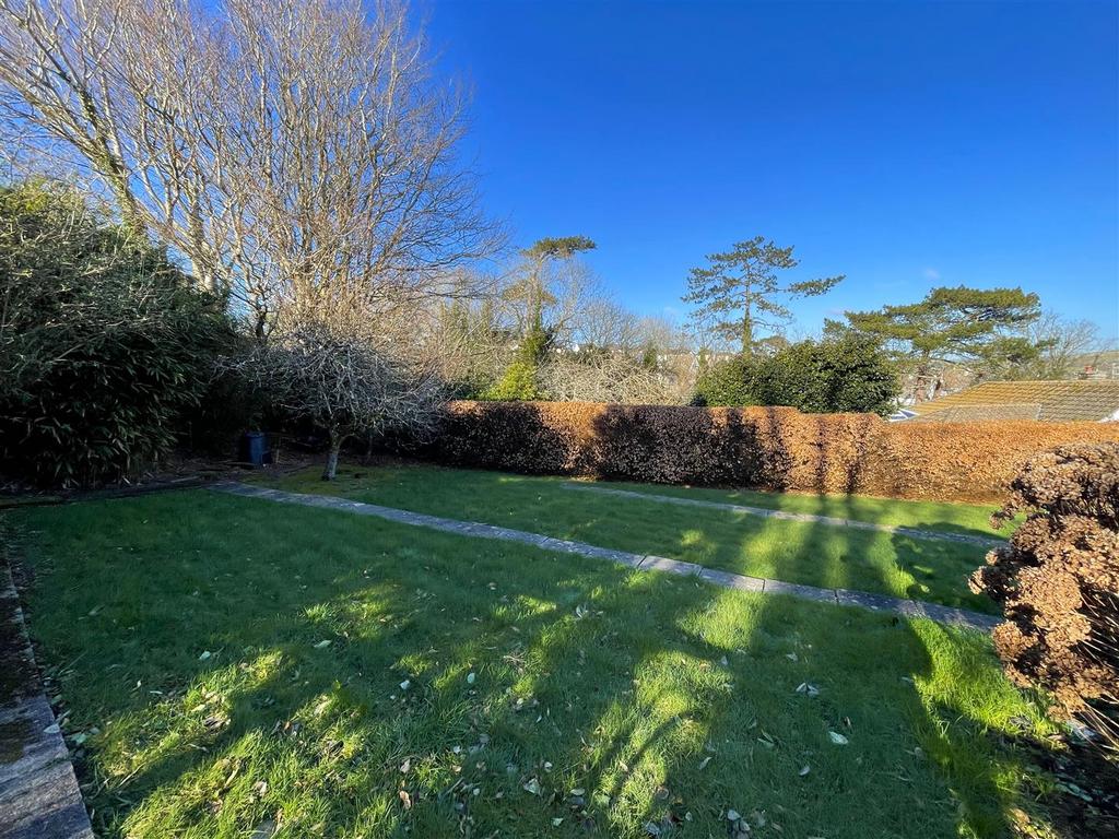 Rear garden 2.jpg