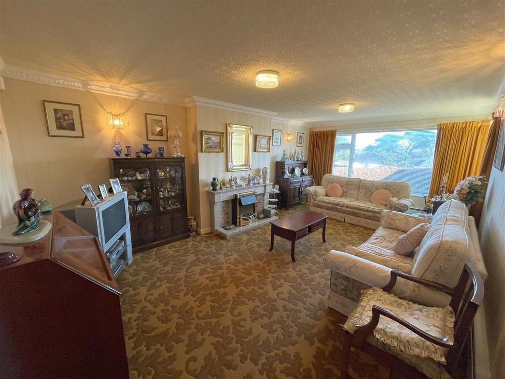 Sitting room 1.jpg