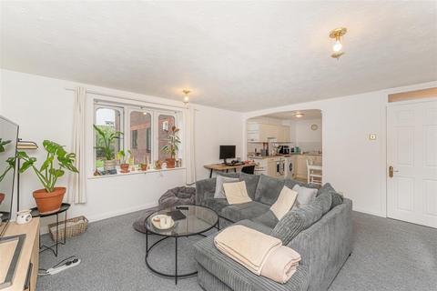 1 bedroom flat for sale, Woodridge Close, Enfield