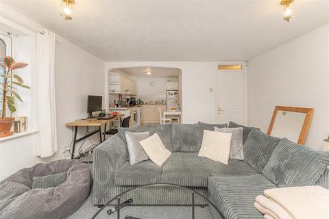 1 bedroom flat for sale, Woodridge Close, Enfield