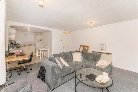 34 Woodridge Close, Enfield, EN2 8HJ