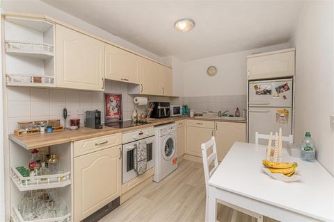 34 Woodridge Close, Enfield, EN2 8HJ