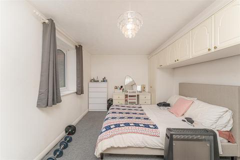 34 Woodridge Close, Enfield, EN2 8HJ