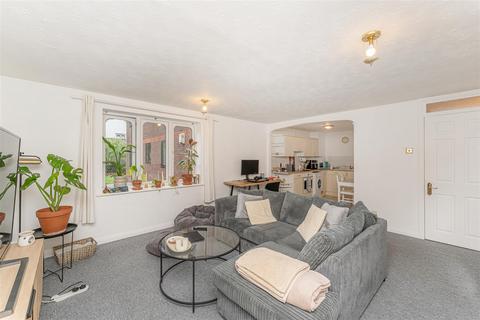 34 Woodridge Close, Enfield, EN2 8HJ