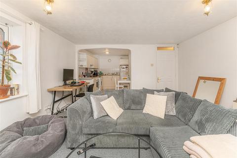 34 Woodridge Close, Enfield, EN2 8HJ